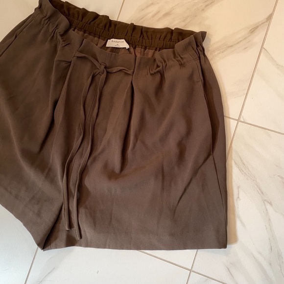 Babaton Paperbag Style Short - Picture 3 of 7